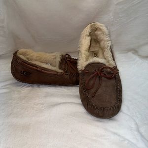 UGG Moccasin Slippers sz 7